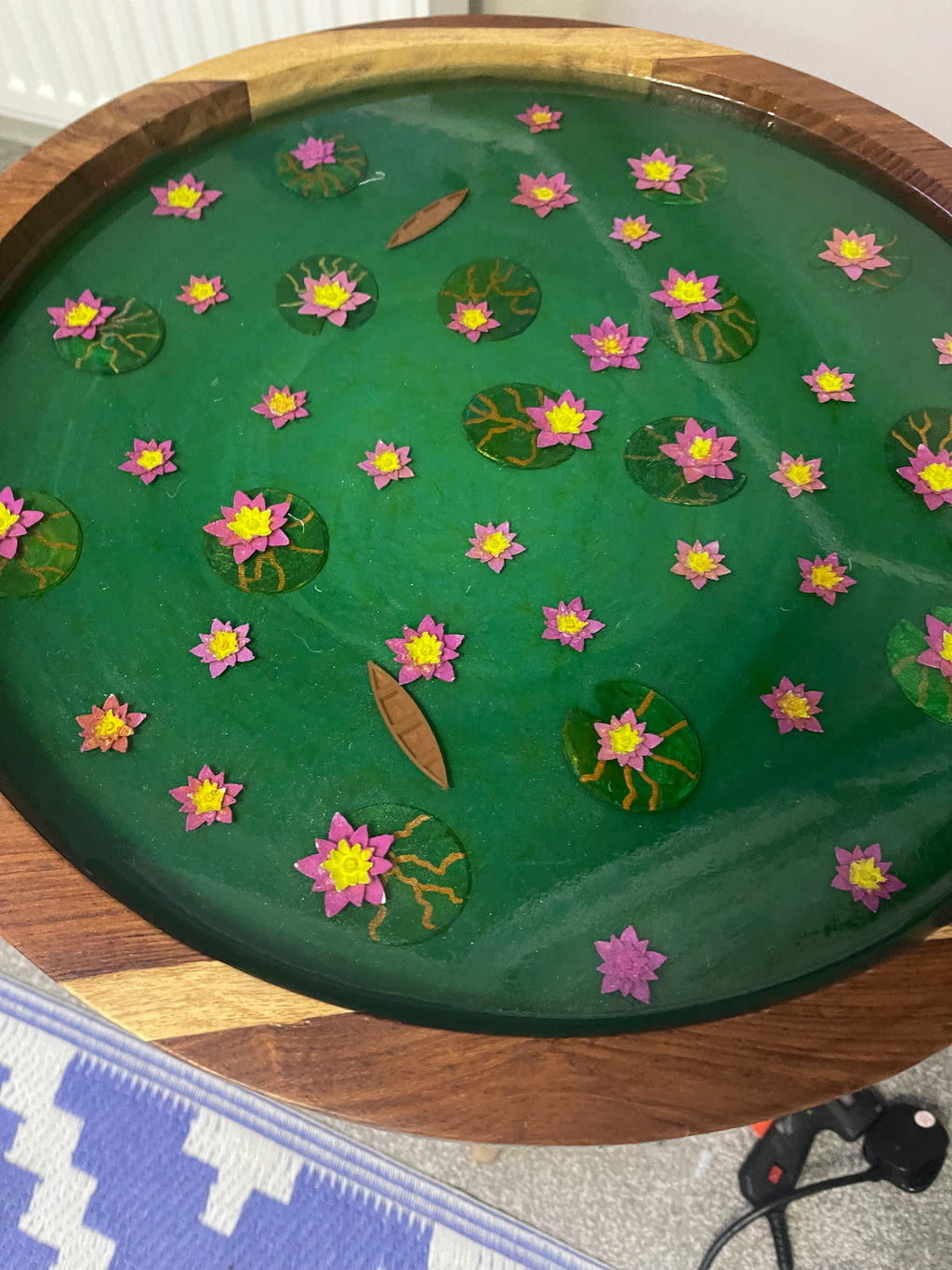 Resin Lotus pound table